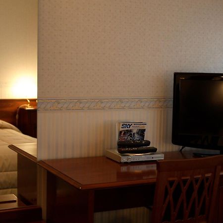 Hotel Alexander 체세나 외부 사진
