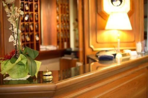 Hotel Alexander 체세나 외부 사진