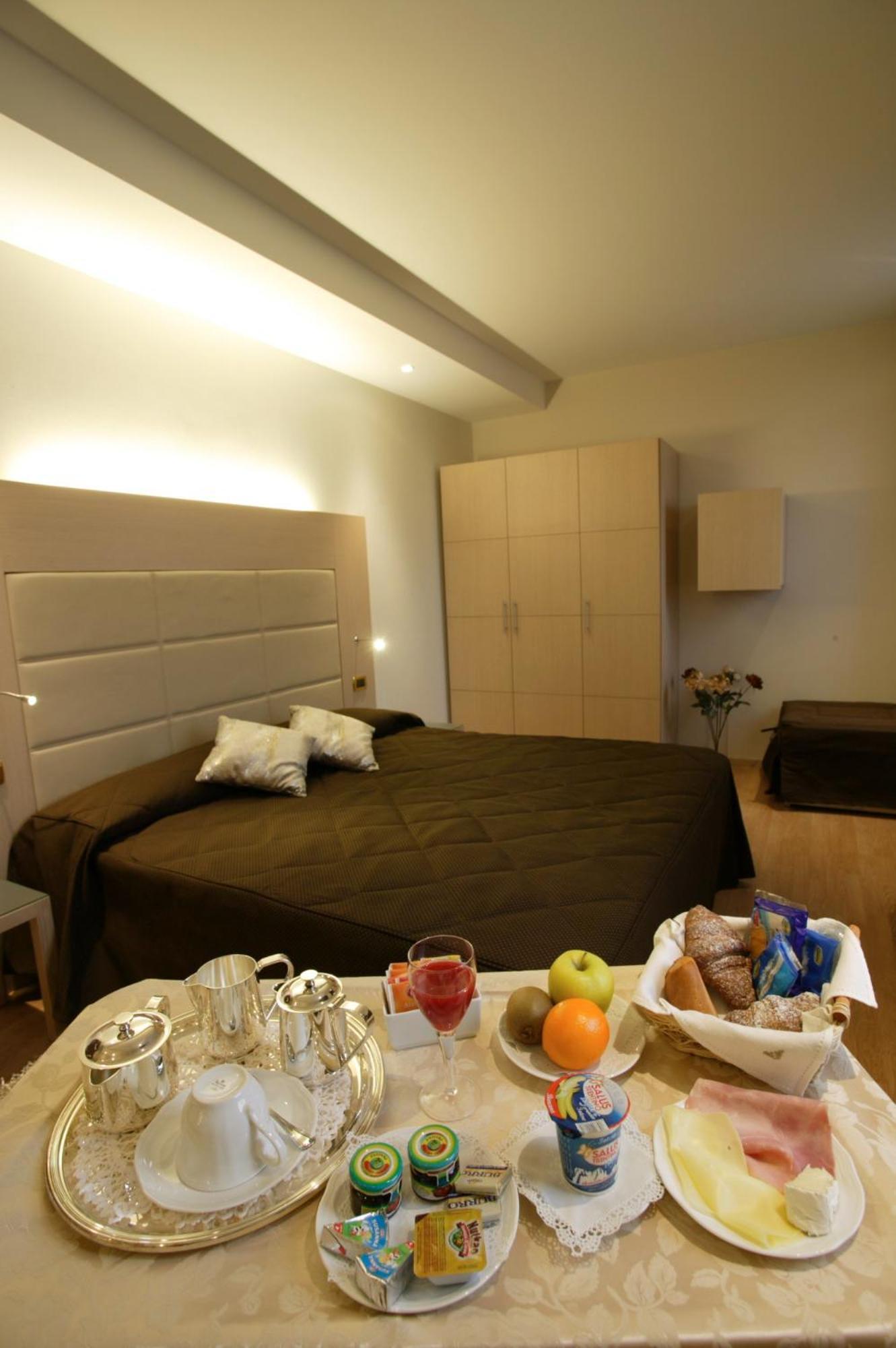 Hotel Alexander 체세나 외부 사진
