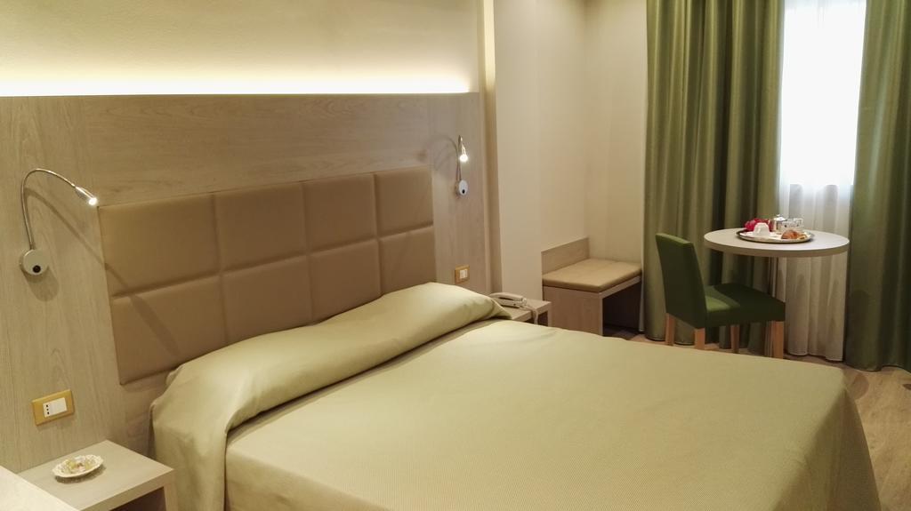 Hotel Alexander 체세나 외부 사진