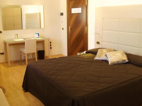 Hotel Alexander 체세나 외부 사진