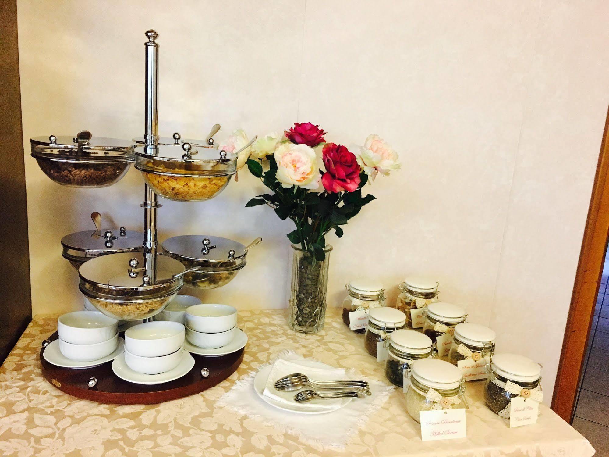 Hotel Alexander 체세나 외부 사진
