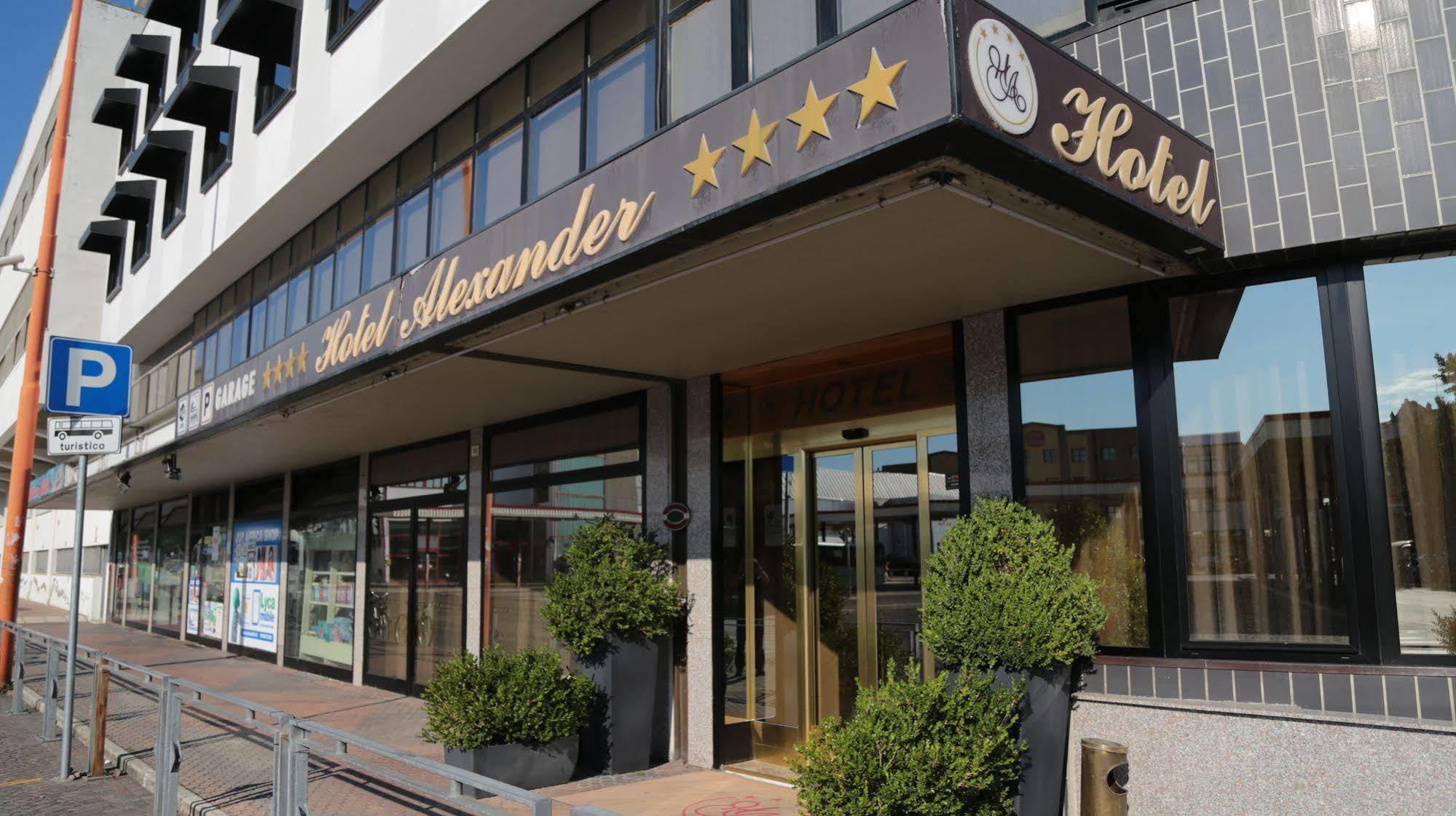 Hotel Alexander 체세나 외부 사진